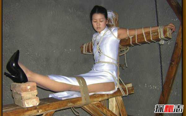 不见血的酷刑:老虎凳,让你膝盖骨直接断裂