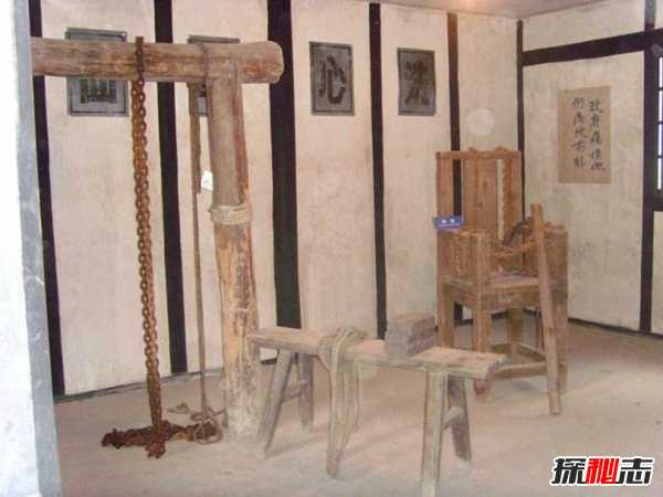 不见血的酷刑:老虎凳,让你膝盖骨直接断裂