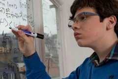 世界9大智商高的神童:第一推翻相对论 第