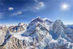 世界第一高峰是哪个 珠穆朗玛峰（位于中