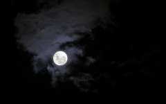 天空为何是黑色，背后的隐秘让人绝望（