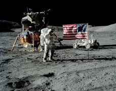 美国登月只是一场骗局 这几个细节就可以